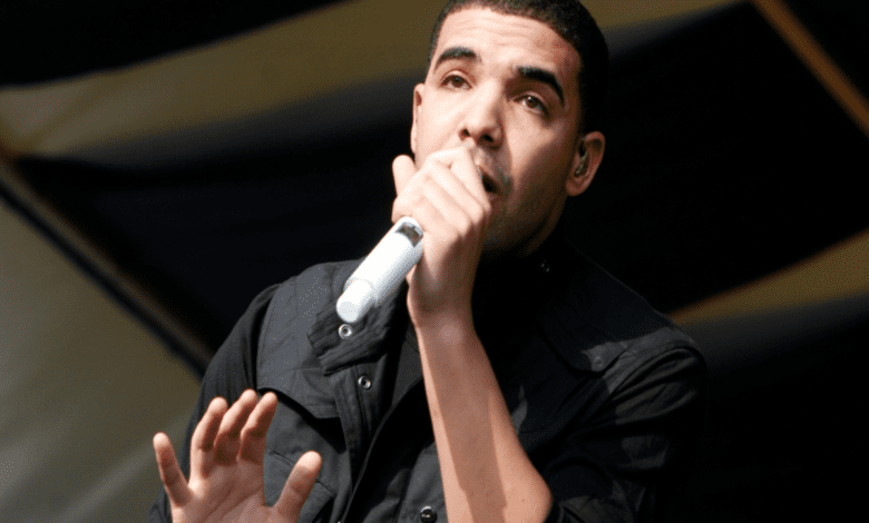 Le rappeur Drake poursuit Universal Music Group